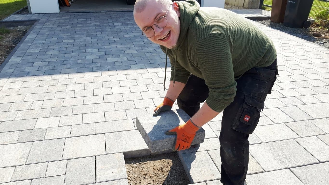 Flo - Ihr Ansprechpartner für Gartenpflege in Frechen